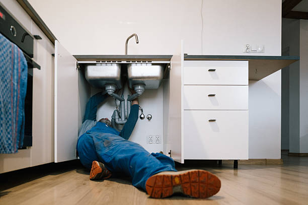 Professional Leak Detection technician working in De Armanville, AL